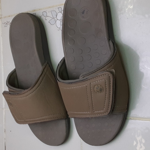 Vionic Orthoheel Slides Size 7 - Picture 4 of 5
